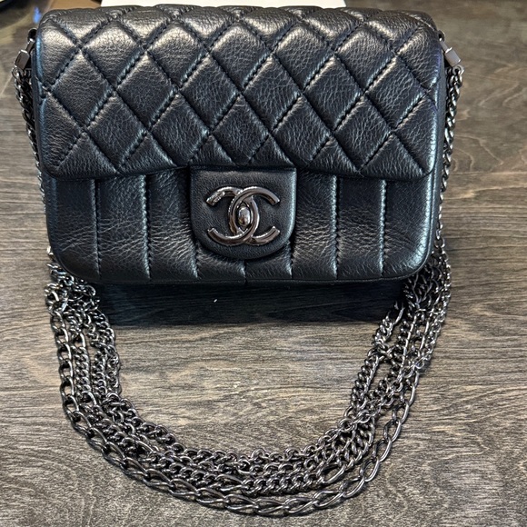 Designer-inspired Handbags - Designer-inspired Black Quilted Leather Chain Bag
